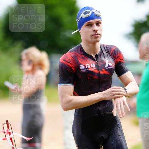 21.06.2026 - 29. Vierlanden-Triathlon LAZAROV Photography http://msf.ph/oto/9865209 21.06.2026 12:58:14 Schwimmen 1032, 1053, 1063, 1092 meine-sportfotos.de