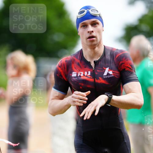 21.06.2026 - 29. Vierlanden-Triathlon LAZAROV Photography http://msf.ph/oto/9865211 21.06.2026 12:58:14 Schwimmen 1032, 1053, 1063, 1092 meine-sportfotos.de