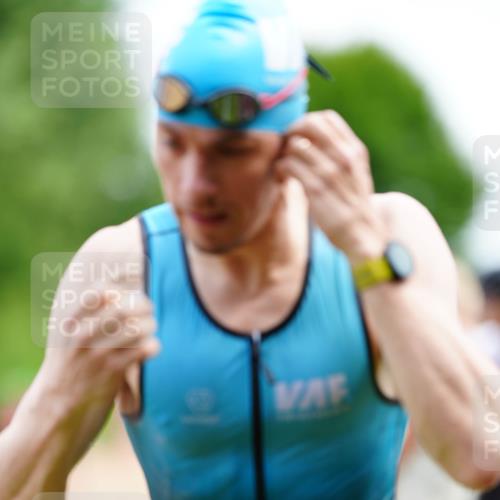 21.06.2026 - 29. Vierlanden-Triathlon LAZAROV Photography http://msf.ph/oto/9865280 21.06.2026 12:59:17 Schwimmen 1051, 1068, 1076, 1077, 1081 meine-sportfotos.de
