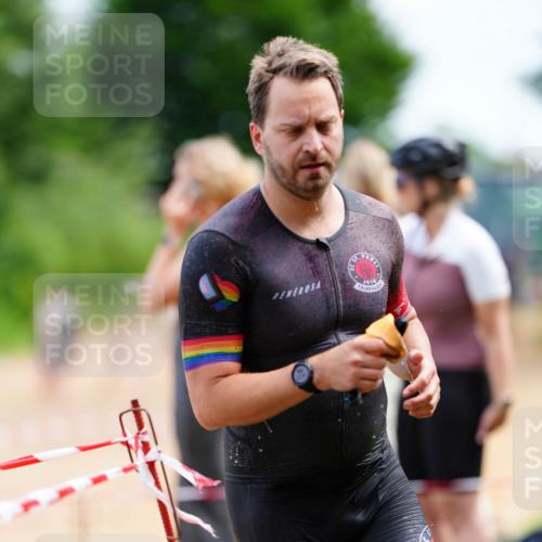 21.06.2026 - 29. Vierlanden-Triathlon LAZAROV Photography http://msf.ph/oto/9865282 21.06.2026 12:59:20 Schwimmen 1051, 1076, 1077, 1081 meine-sportfotos.de