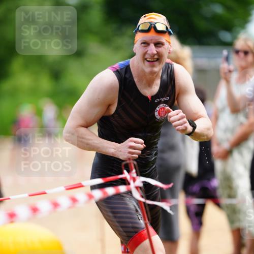 21.06.2026 - 29. Vierlanden-Triathlon LAZAROV Photography http://msf.ph/oto/9865285 21.06.2026 12:59:24 Schwimmen 1076, 1077, 1086, 1088 meine-sportfotos.de