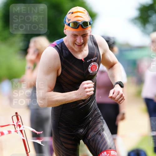 21.06.2026 - 29. Vierlanden-Triathlon LAZAROV Photography http://msf.ph/oto/9865286 21.06.2026 12:59:24 Schwimmen 1076, 1077, 1086, 1088 meine-sportfotos.de