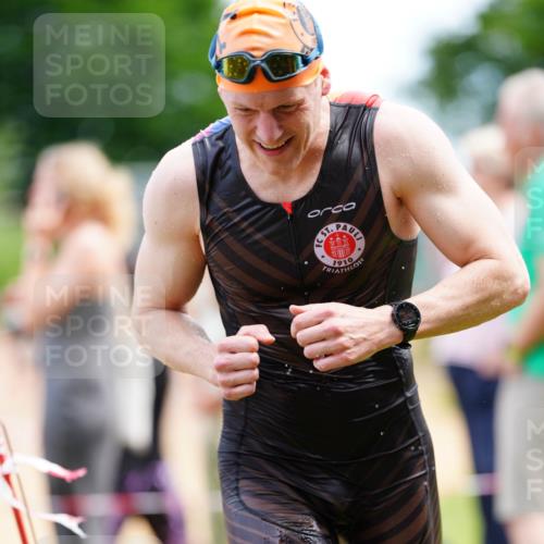21.06.2026 - 29. Vierlanden-Triathlon LAZAROV Photography http://msf.ph/oto/9865288 21.06.2026 12:59:24 Schwimmen 1076, 1077, 1086, 1088 meine-sportfotos.de