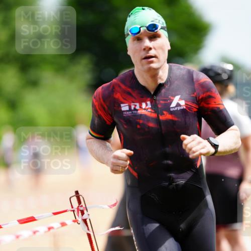21.06.2026 - 29. Vierlanden-Triathlon LAZAROV Photography http://msf.ph/oto/9865319 21.06.2026 12:59:57 Schwimmen 1091 meine-sportfotos.de