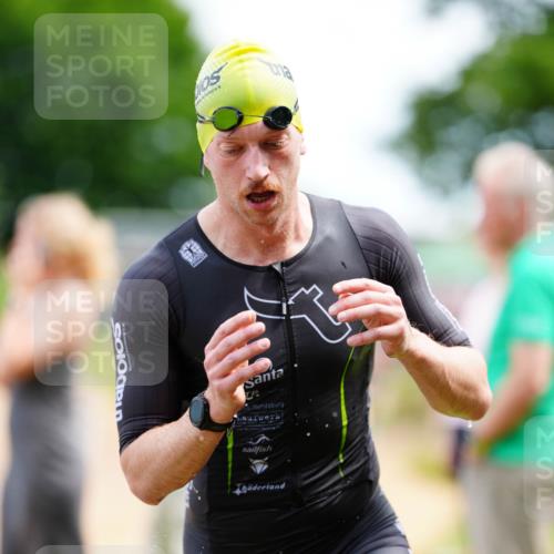 21.06.2026 - 29. Vierlanden-Triathlon LAZAROV Photography http://msf.ph/oto/9865325 21.06.2026 13:00:23 Schwimmen 1025, 1029, 1050, 1062, 1064, 1072, 1075, 1090 meine-sportfotos.de