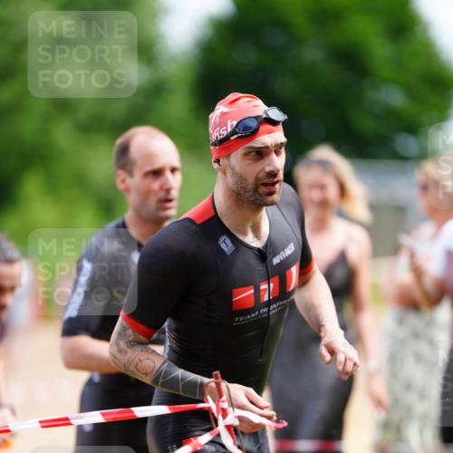 21.06.2026 - 29. Vierlanden-Triathlon LAZAROV Photography http://msf.ph/oto/9865333 21.06.2026 13:00:31 Schwimmen 1029, 1050, 1062, 1064, 1072, 1075, 1078, 1090 meine-sportfotos.de