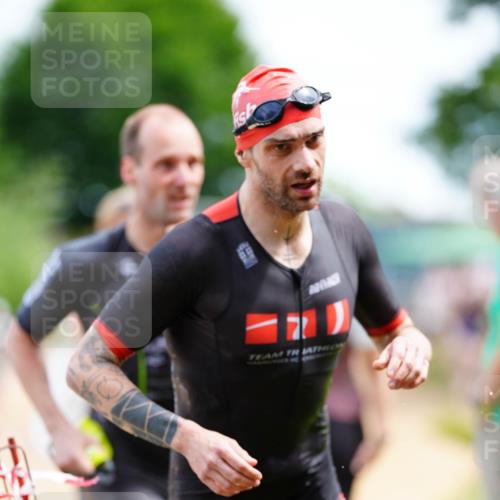 21.06.2026 - 29. Vierlanden-Triathlon LAZAROV Photography http://msf.ph/oto/9865336 21.06.2026 13:00:31 Schwimmen 1029, 1050, 1062, 1064, 1072, 1075, 1078, 1090 meine-sportfotos.de