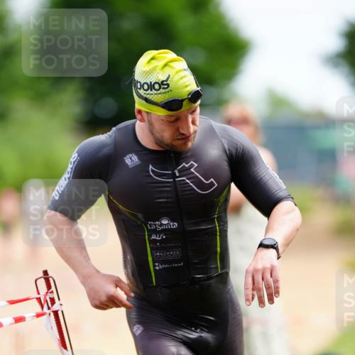 21.06.2026 - 29. Vierlanden-Triathlon LAZAROV Photography http://msf.ph/oto/9865354 21.06.2026 13:00:44 Schwimmen 1031, 1054, 1078 meine-sportfotos.de