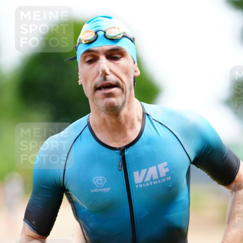21.06.2026 - 29. Vierlanden-Triathlon LAZAROV Photography http://msf.ph/oto/9865356 21.06.2026 13:00:46 Schwimmen 1031, 1054, 1078 meine-sportfotos.de