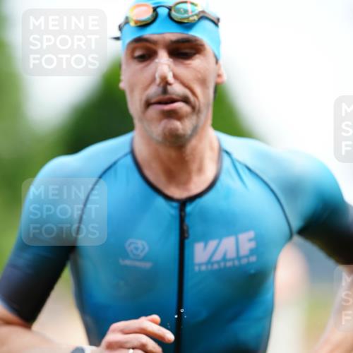 21.06.2026 - 29. Vierlanden-Triathlon LAZAROV Photography http://msf.ph/oto/9865358 21.06.2026 13:00:46 Schwimmen 1031, 1054, 1078 meine-sportfotos.de