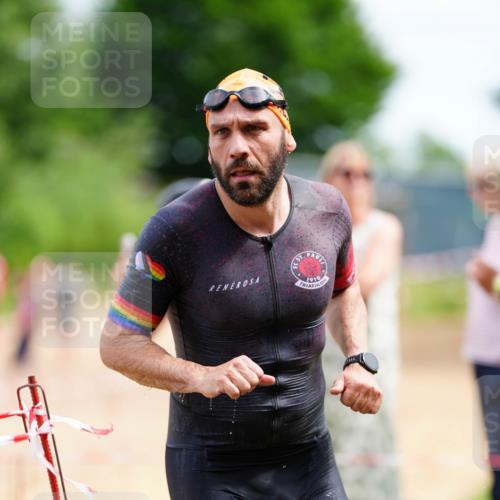 21.06.2026 - 29. Vierlanden-Triathlon LAZAROV Photography http://msf.ph/oto/9865373 21.06.2026 13:01:12 Schwimmen 1038, 1073, 1084, 1089 meine-sportfotos.de