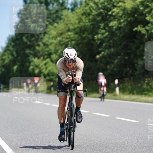 21.06.2026 - Viking Triathlon Michael Burmester http://msf.ph/oto/9865378 21.06.2026 11:57:07 Radfahren 25, 134, 137, 158, 190, 225, 253, 344, 369, 388, 449, 469, 547, 630, 630 meine-sportfotos.de