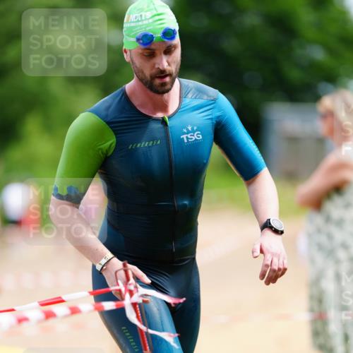 21.06.2026 - 29. Vierlanden-Triathlon LAZAROV Photography http://msf.ph/oto/9865383 21.06.2026 13:01:21 Schwimmen 1038, 1057, 1073, 1085 meine-sportfotos.de