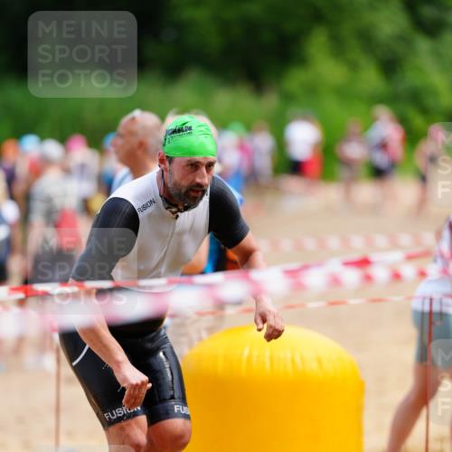 21.06.2026 - 29. Vierlanden-Triathlon LAZAROV Photography http://msf.ph/oto/9865385 21.06.2026 13:01:26 Schwimmen 1038, 1057, 1085 meine-sportfotos.de
