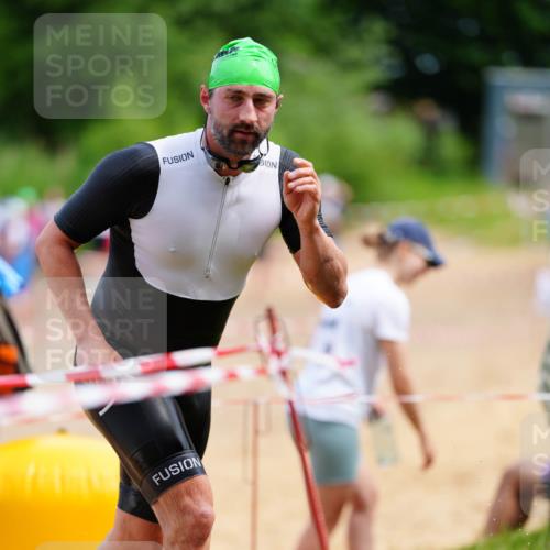 21.06.2026 - 29. Vierlanden-Triathlon LAZAROV Photography http://msf.ph/oto/9865386 21.06.2026 13:01:26 Schwimmen 1038, 1057, 1085 meine-sportfotos.de