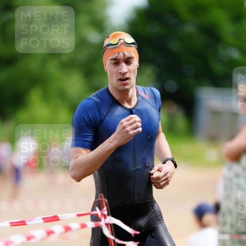 21.06.2026 - 29. Vierlanden-Triathlon LAZAROV Photography http://msf.ph/oto/9865393 21.06.2026 13:01:30 Schwimmen 1057, 1085 meine-sportfotos.de