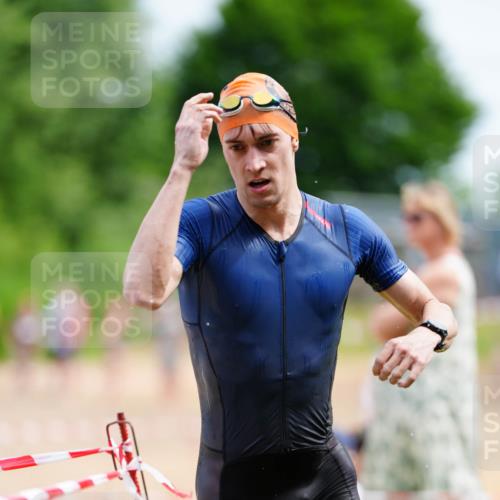 21.06.2026 - 29. Vierlanden-Triathlon LAZAROV Photography http://msf.ph/oto/9865395 21.06.2026 13:01:31 Schwimmen 1057, 1085 meine-sportfotos.de