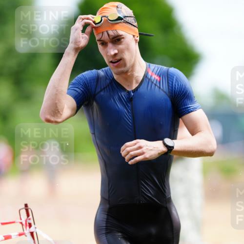 21.06.2026 - 29. Vierlanden-Triathlon LAZAROV Photography http://msf.ph/oto/9865396 21.06.2026 13:01:31 Schwimmen 1057, 1085 meine-sportfotos.de