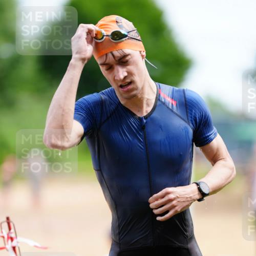 21.06.2026 - 29. Vierlanden-Triathlon LAZAROV Photography http://msf.ph/oto/9865398 21.06.2026 13:01:31 Schwimmen 1057, 1085 meine-sportfotos.de