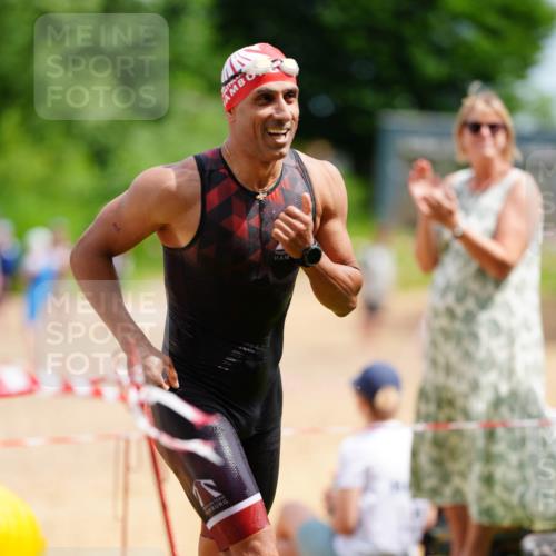 21.06.2026 - 29. Vierlanden-Triathlon LAZAROV Photography http://msf.ph/oto/9865429 21.06.2026 13:02:44 Schwimmen 1074 meine-sportfotos.de