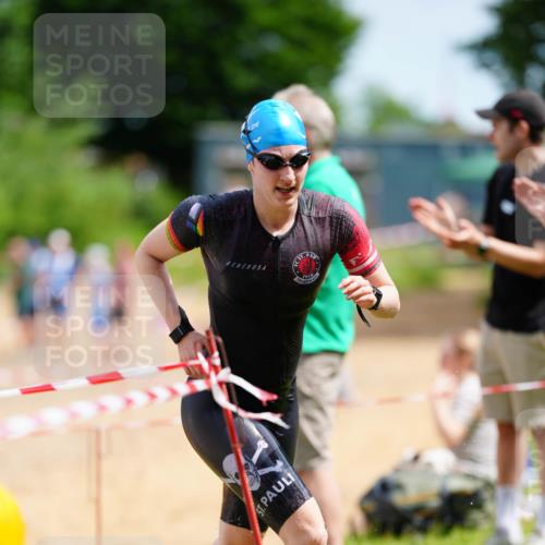 21.06.2026 - 29. Vierlanden-Triathlon LAZAROV Photography http://msf.ph/oto/9865461 21.06.2026 13:08:27 Schwimmen 1111, 1127, 1130, 1139 meine-sportfotos.de