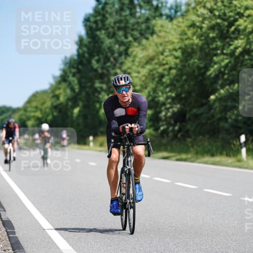 21.06.2026 - Viking Triathlon Michael Burmester http://msf.ph/oto/9865485 21.06.2026 11:58:45 Radfahren 31, 36, 105, 139, 164, 208, 230, 230, 278, 310, 330, 353, 358, 362, 371, 375, 551, 563, 635, 635 meine-sportfotos.de