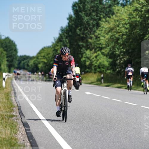 21.06.2026 - Viking Triathlon Michael Burmester http://msf.ph/oto/9865510 21.06.2026 11:58:50 Radfahren 31, 36, 105, 139, 208, 230, 230, 278, 310, 330, 358, 362, 371, 375, 551, 635, 635, 638 meine-sportfotos.de