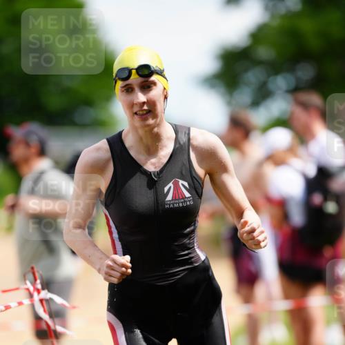 21.06.2026 - 29. Vierlanden-Triathlon LAZAROV Photography http://msf.ph/oto/9865806 21.06.2026 13:13:22 Schwimmen 1106, 1109 meine-sportfotos.de