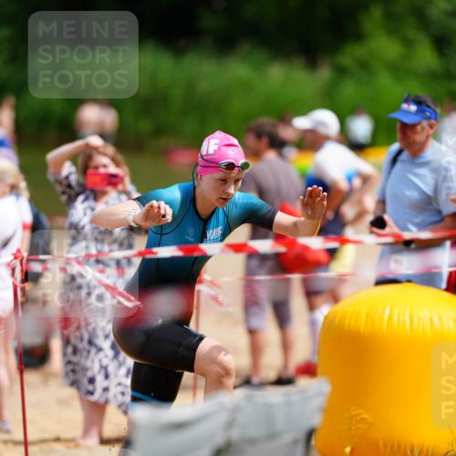 21.06.2026 - 29. Vierlanden-Triathlon LAZAROV Photography http://msf.ph/oto/9865825 21.06.2026 13:14:23 Schwimmen 1142, 1144 meine-sportfotos.de
