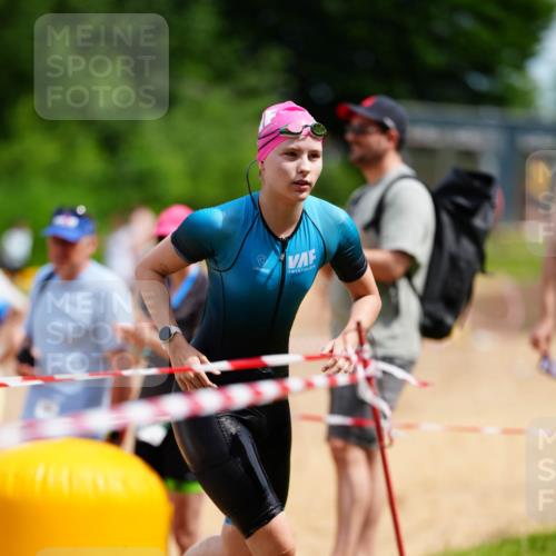 21.06.2026 - 29. Vierlanden-Triathlon LAZAROV Photography http://msf.ph/oto/9865829 21.06.2026 13:14:24 Schwimmen 1142, 1144 meine-sportfotos.de