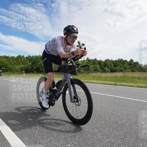 21.06.2026 - Viking Triathlon Michael Burmester http://msf.ph/oto/9865923 21.06.2026 11:20:44 Radfahren 100, 102, 170, 200, 237, 404, 498, 561, 568 meine-sportfotos.de