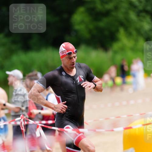 21.06.2026 - 29. Vierlanden-Triathlon LAZAROV Photography http://msf.ph/oto/9865961 21.06.2026 13:23:35 Schwimmen 1197, 1220 meine-sportfotos.de