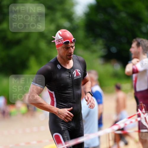 21.06.2026 - 29. Vierlanden-Triathlon LAZAROV Photography http://msf.ph/oto/9865967 21.06.2026 13:23:36 Schwimmen 1197, 1220 meine-sportfotos.de