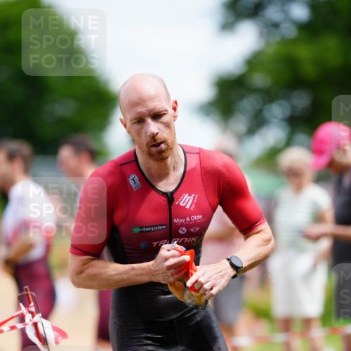 21.06.2026 - 29. Vierlanden-Triathlon LAZAROV Photography http://msf.ph/oto/9865980 21.06.2026 13:23:41 Schwimmen 1197, 1218, 1220 meine-sportfotos.de