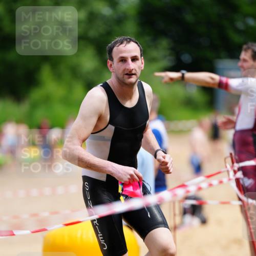 21.06.2026 - 29. Vierlanden-Triathlon LAZAROV Photography http://msf.ph/oto/9866015 21.06.2026 13:24:11 Schwimmen 1187, 1195 meine-sportfotos.de