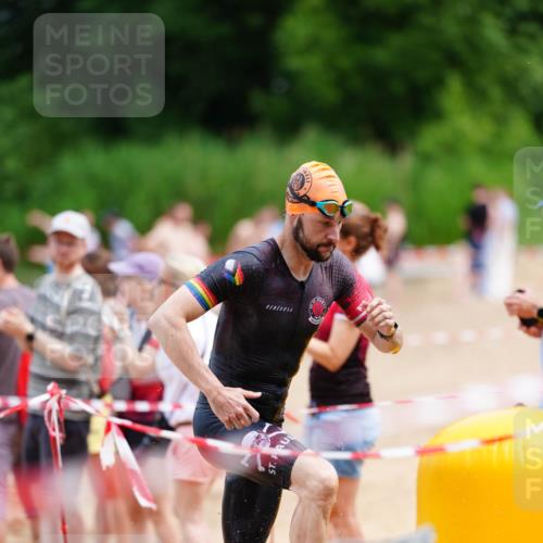 21.06.2026 - 29. Vierlanden-Triathlon LAZAROV Photography http://msf.ph/oto/9866074 21.06.2026 13:25:06 Schwimmen 1180, 1216 meine-sportfotos.de