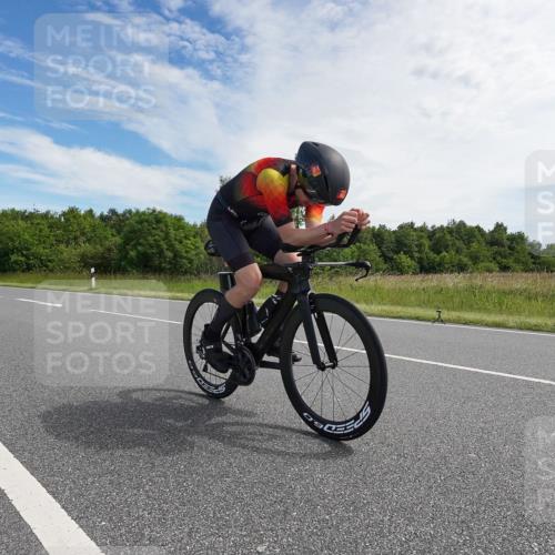 21.06.2026 - Viking Triathlon Michael Burmester http://msf.ph/oto/9866085 21.06.2026 11:23:08 Radfahren 61, 135, 144, 184, 465, 467, 471, 471, 548 meine-sportfotos.de