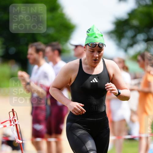 21.06.2026 - 29. Vierlanden-Triathlon LAZAROV Photography http://msf.ph/oto/9866133 21.06.2026 13:26:01 Schwimmen 1177, 1194, 1213, 1225 meine-sportfotos.de