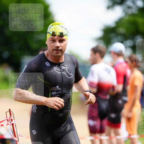 21.06.2026 - 29. Vierlanden-Triathlon LAZAROV Photography http://msf.ph/oto/9866181 21.06.2026 13:26:27 Schwimmen 1201, 1209 meine-sportfotos.de