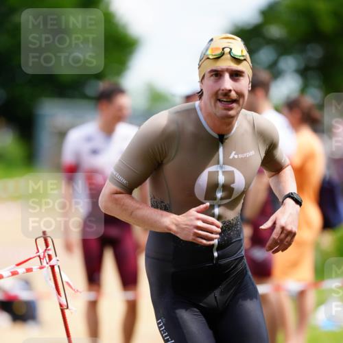 21.06.2026 - 29. Vierlanden-Triathlon LAZAROV Photography http://msf.ph/oto/9866189 21.06.2026 13:26:41 Schwimmen 1167, 1184, 1185 meine-sportfotos.de