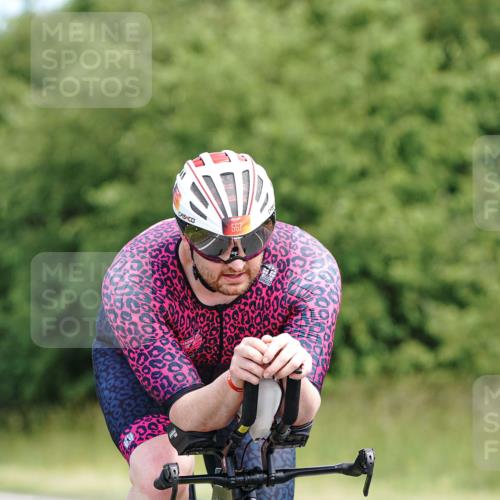 21.06.2026 - Viking Triathlon Michael Burmester http://msf.ph/oto/9866632 21.06.2026 12:11:38 Radfahren 40, 77, 141, 220, 272, 286, 413, 413, 498, 567, 649 meine-sportfotos.de