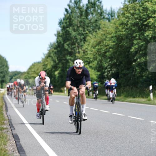 21.06.2026 - Viking Triathlon Michael Burmester http://msf.ph/oto/9866797 21.06.2026 12:13:16 Radfahren 1, 4, 14, 18, 18, 70, 92, 107, 117, 122, 131, 151, 175, 207, 296, 346, 376, 414, 432, 450, 486, 487, 506, 559, 574, 637, 664 meine-sportfotos.de