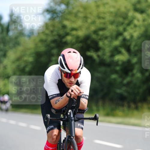 21.06.2026 - Viking Triathlon Michael Burmester http://msf.ph/oto/9866803 21.06.2026 12:13:18 Radfahren 1, 4, 14, 18, 18, 33, 70, 92, 107, 117, 122, 131, 151, 175, 207, 296, 376, 414, 432, 450, 486, 487, 506, 559, 574, 637, 664 meine-sportfotos.de