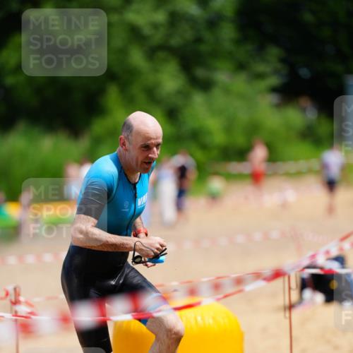 21.06.2026 - 29. Vierlanden-Triathlon LAZAROV Photography http://msf.ph/oto/9866829 21.06.2026 13:30:04 Schwimmen 1182, 1189 meine-sportfotos.de