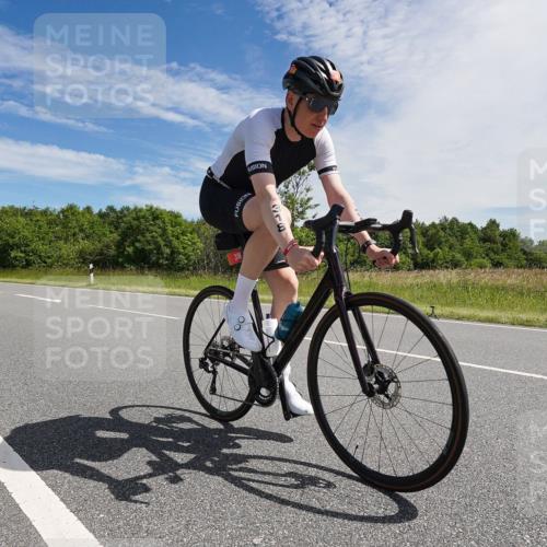 21.06.2026 - Viking Triathlon Michael Burmester http://msf.ph/oto/9866865 21.06.2026 11:35:25 Radfahren 213, 278, 279, 318, 363, 458 meine-sportfotos.de
