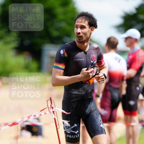21.06.2026 - 29. Vierlanden-Triathlon LAZAROV Photography http://msf.ph/oto/9866879 21.06.2026 13:30:28 Schwimmen 1096, 1228 meine-sportfotos.de