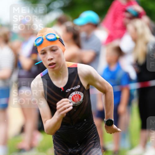 21.06.2026 - 29. Vierlanden-Triathlon LAZAROV Photography http://msf.ph/oto/9867047 21.06.2026 14:37:28 Schwimmen 1255, 1257, 1276 meine-sportfotos.de