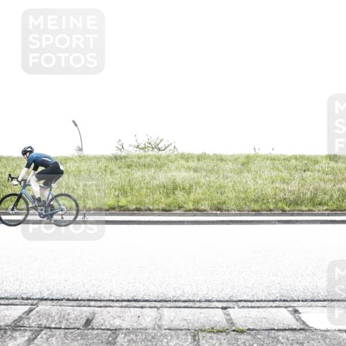 21.06.2026 - 29. Vierlanden-Triathlon H.Heesch http://msf.ph/oto/9867368 21.06.2026 10:32:37 Radfahren 12, 93, 217, 239, 287, 299, 302, 324 meine-sportfotos.de