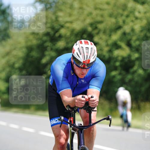 21.06.2026 - Viking Triathlon Michael Burmester http://msf.ph/oto/9867402 21.06.2026 12:18:14 Radfahren 5, 25, 200, 354, 423, 448, 520, 520, 547, 568, 575, 576, 633, 636 meine-sportfotos.de