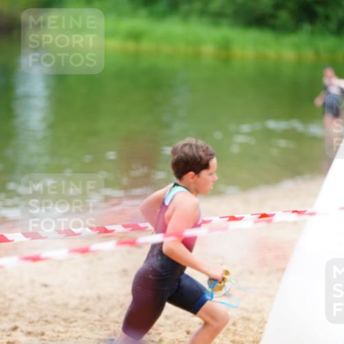 21.06.2026 - 29. Vierlanden-Triathlon LAZAROV Photography http://msf.ph/oto/9867403 21.06.2026 15:01:45 Schwimmen  meine-sportfotos.de